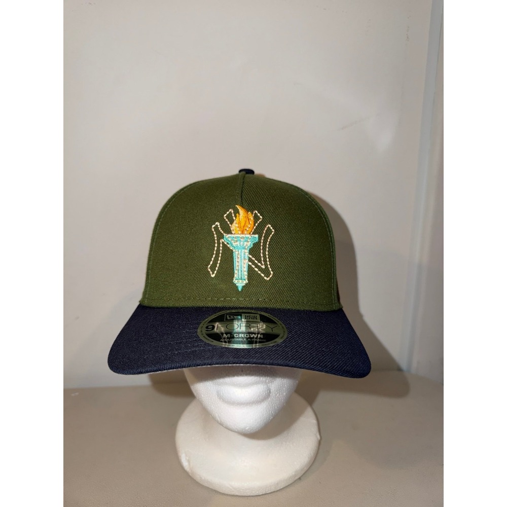New York Yankees New Era M Crown Snapback (NWTS)